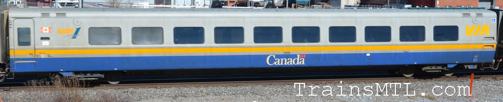 Passenger car VIA 3469 right side  / Wagon de passager VIA 3469 coté droit